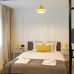 Sunny Cismigiu Gardens Flat - Charming Balcony Apartament Bucureşti