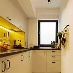 Sunny Cismigiu Gardens Flat - Charming Balcony