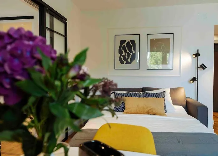 Sunny Cismigiu Gardens Flat - Charming Balcony アパート *