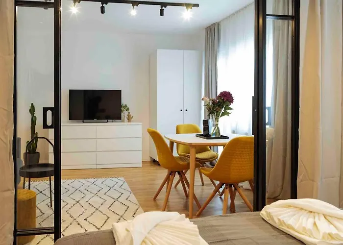 Sunny Cismigiu Gardens Flat - Charming Balcony アパート *