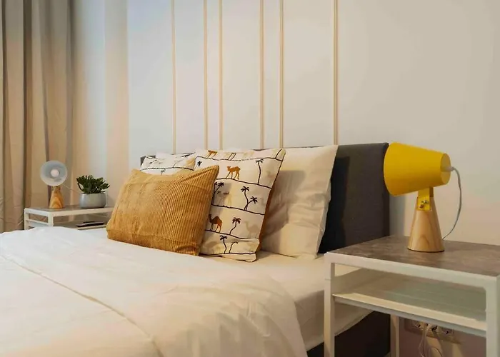 Апартаменти Sunny Cismigiu Gardens Flat - Charming Balcony *