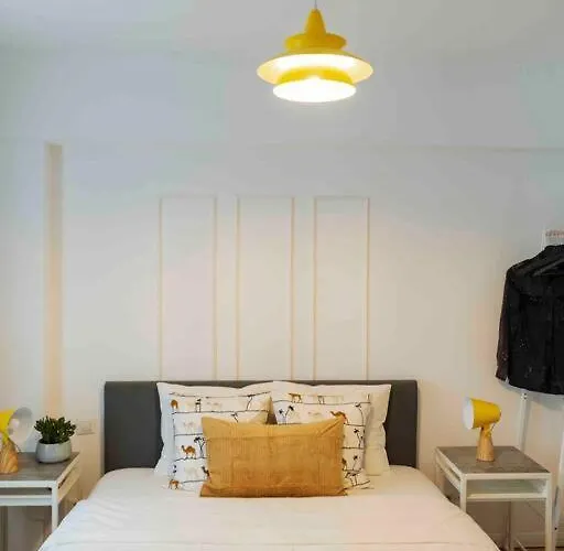 Sunny Cismigiu Gardens Flat - Charming Balcony アパート