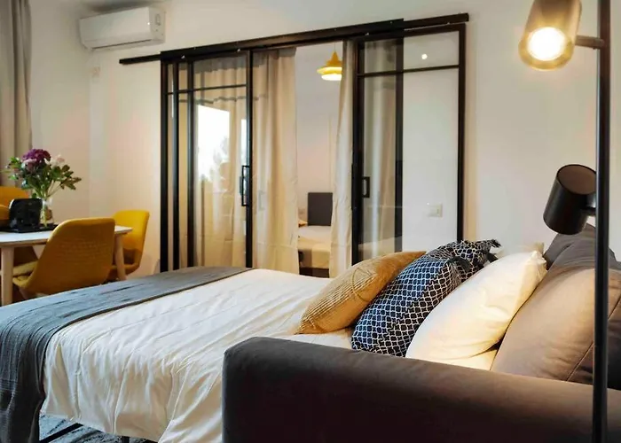 Appartement Sunny Cismigiu Gardens Flat - Charming Balcony Boekarest