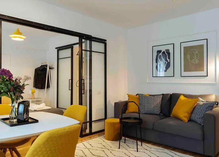 Sunny Cismigiu Gardens Flat - Charming Balcony Boekarest