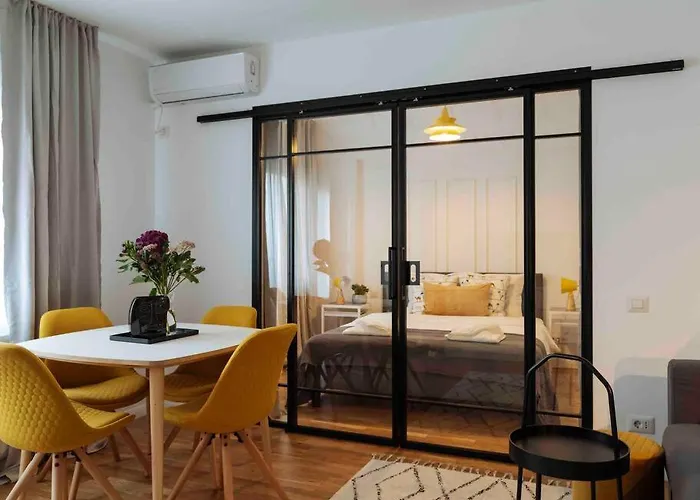 Sunny Cismigiu Gardens Flat - Charming Balcony Апартаменти