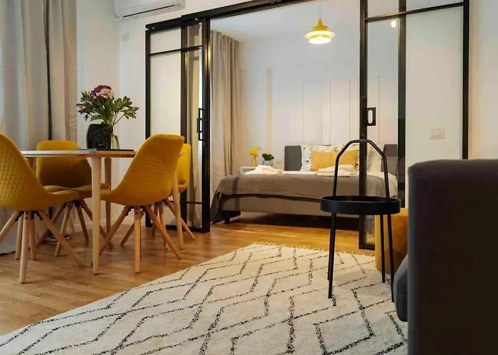 Sunny Cismigiu Gardens Flat - Charming Balcony Apartment *