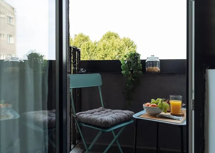 Апартаменти Sunny Cismigiu Gardens Flat - Charming Balcony *