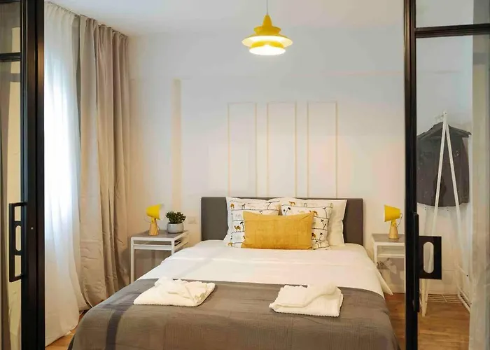 Sunny Cismigiu Gardens Flat - Charming Balcony Appartement Boekarest