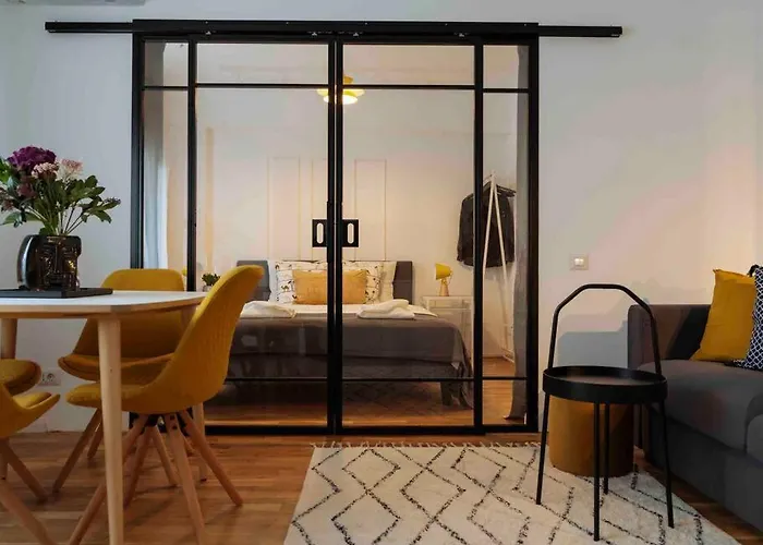 Appartement Sunny Cismigiu Gardens Flat - Charming Balcony *