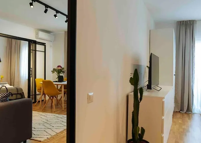 Sunny Cismigiu Gardens Flat - Charming Balcony * ブカレスト