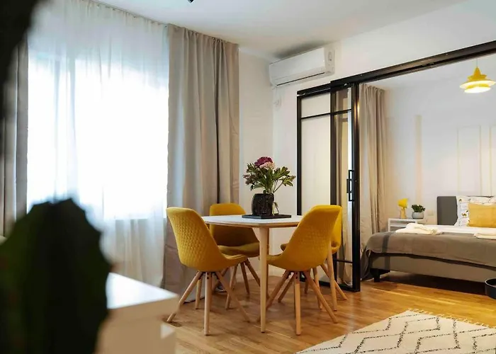 Sunny Cismigiu Gardens Flat - Charming Balcony Appartement Boekarest