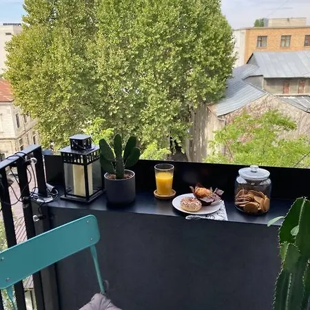 Sunny Cismigiu Gardens Flat - Charming Balcony Apartment *