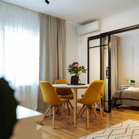 Sunny Cismigiu Gardens Flat - Charming Balcony Apartment Bucharest