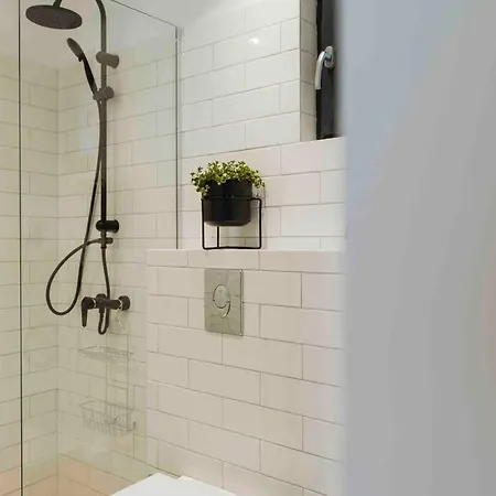 Sunny Cismigiu Gardens Flat - Charming Balcony דירה