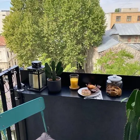Sunny Cismigiu Gardens Flat - Charming Balcony Daire *