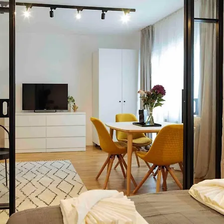 Sunny Cismigiu Gardens Flat - Charming Balcony Apartment *