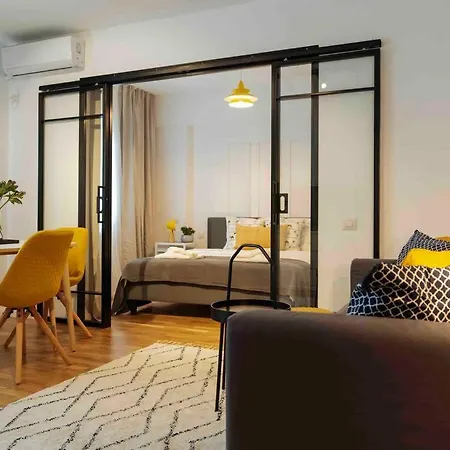 Sunny Cismigiu Gardens Flat - Charming Balcony