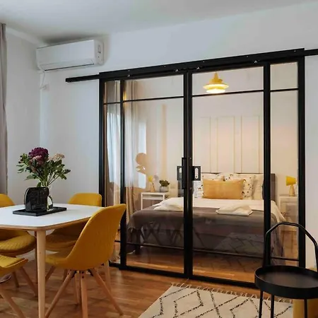 Sunny Cismigiu Gardens Flat - Charming Balcony Daire