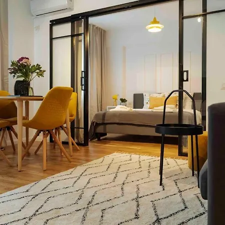 Sunny Cismigiu Gardens Flat - Charming Balcony Daire *